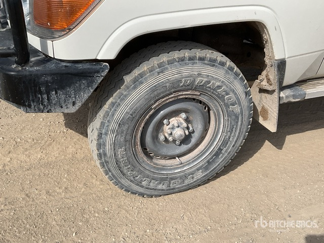 2019 Toyota Land Cruiser 76L 4x4 SUV - Mobil SUV: gambar 5 2019 Toyota Land Cruiser 76L 4x4 SUV - Mobil SUV: gambar 5