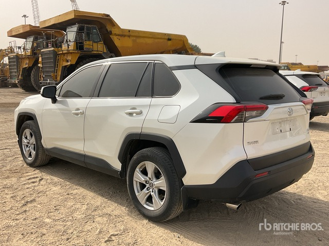 2019 Toyota RAV4 4WD SUV - Mobil SUV: gambar 3 2019 Toyota RAV4 4WD SUV - Mobil SUV: gambar 3
