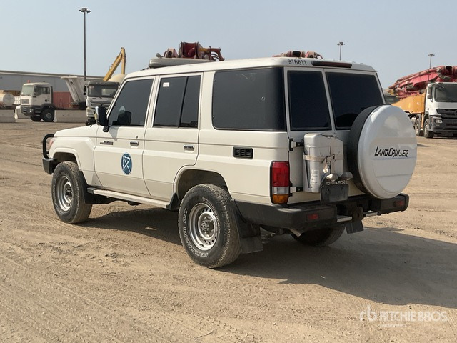2021 Toyota Land Cruiser 76L 4x4 SUV - Mobil SUV: gambar 3 2021 Toyota Land Cruiser 76L 4x4 SUV - Mobil SUV: gambar 3