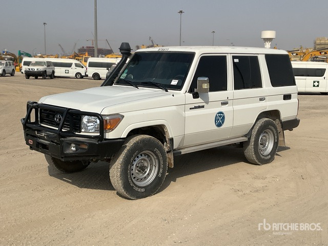 2021 Toyota Land Cruiser 76L 4x4 SUV - Mobil SUV: gambar 1 2021 Toyota Land Cruiser 76L 4x4 SUV - Mobil SUV: gambar 1