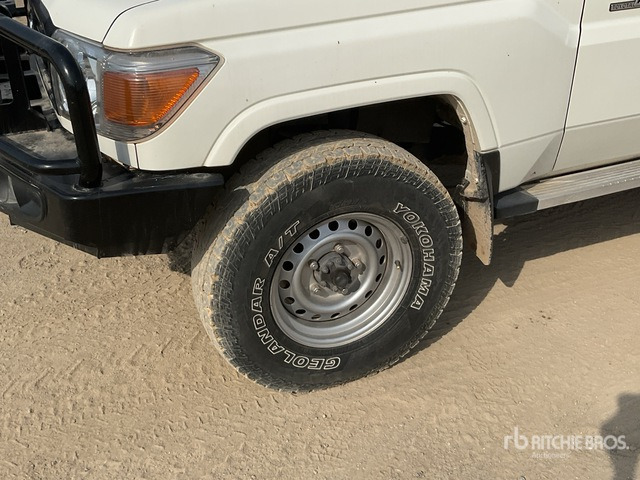 2021 Toyota Land Cruiser 76L 4x4 SUV - Mobil SUV: gambar 5 2021 Toyota Land Cruiser 76L 4x4 SUV - Mobil SUV: gambar 5