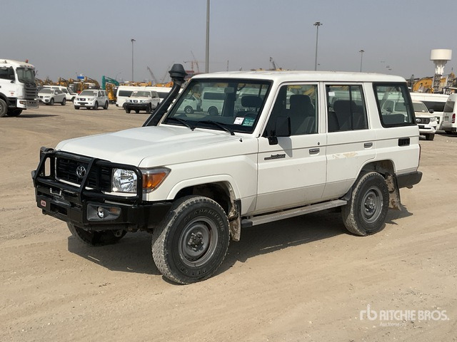 2021 Toyota Land Cruiser 76L 4x4 SUV - Mobil SUV: gambar 2 2021 Toyota Land Cruiser 76L 4x4 SUV - Mobil SUV: gambar 2
