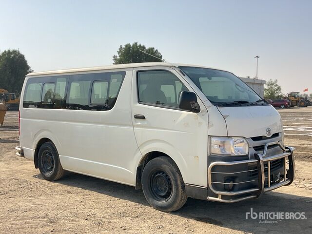 2016 Toyota Hiace 4x2 16-Seat Mini Bus - Bus: gambar 1 2016 Toyota Hiace 4x2 16-Seat Mini Bus - Bus: gambar 1