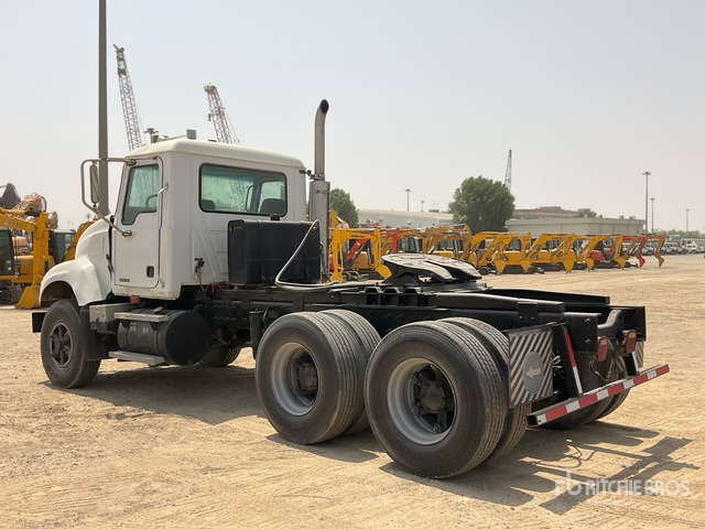 2005 Mack Granite CV713 6x4 T/A Day Cab Truck Tractor - Tractor head: gambar 4 2005 Mack Granite CV713 6x4 T/A Day Cab Truck Tractor - Tractor head: gambar 4