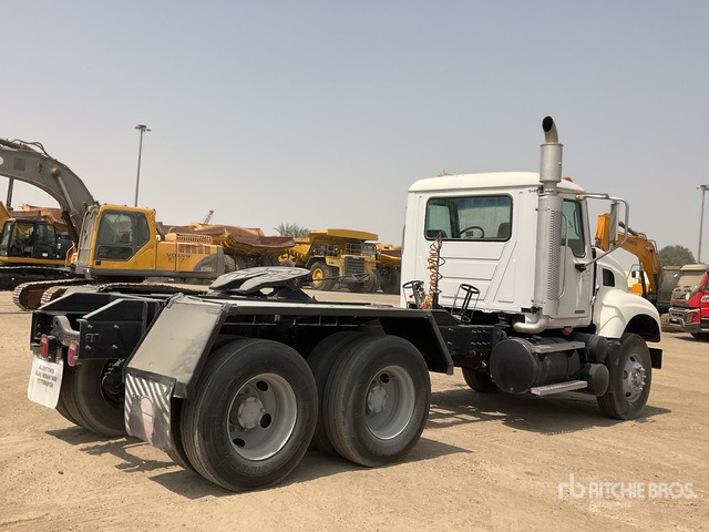 2008 Mack Granite CV713 6x4 T/A Day Cab Truck Tractor - Tractor head: gambar 3 2008 Mack Granite CV713 6x4 T/A Day Cab Truck Tractor - Tractor head: gambar 3