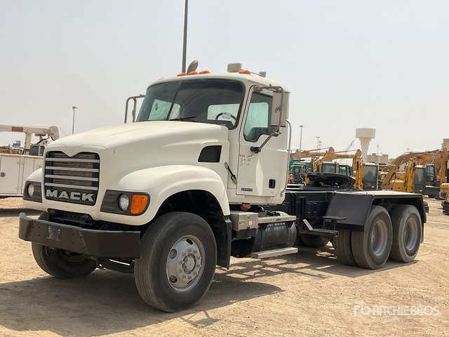 2008 Mack Granite CV713 6x4 T/A Day Cab Truck Tractor - Tractor head: gambar 2 2008 Mack Granite CV713 6x4 T/A Day Cab Truck Tractor - Tractor head: gambar 2
