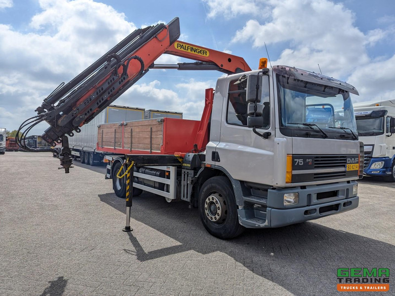 DAF 75.240 4x2 Dagcab Euro1 - Haakarm 14T + Palfinger PK11000 - Afstandsbediening - Hook lift, Truk derek: gambar 4 DAF 75.240 4x2 Dagcab Euro1 - Haakarm 14T + Palfinger PK11000 - Afstandsbediening - Hook lift, Truk derek: gambar 4