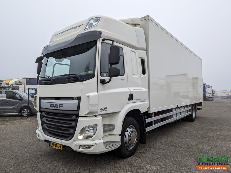 DAF CF 370 FA 4x2 Spacecab Euro6 - GeslotenBak 8.2M + Laadklep 2000kg - HardHouten vloer - 10/2025APK - Truk box: gambar 1 DAF CF 370 FA 4x2 Spacecab Euro6 - GeslotenBak 8.2M + Laadklep 2000kg - HardHouten vloer - 10/2025APK - Truk box: gambar 1