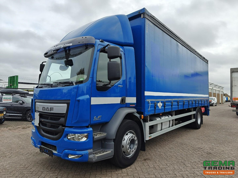 DAF FA LF280 4x2 Dagcab Euro6 - 6CIL - SchuifzeilenBak 7.5m + Laadklep 2500kg - HH Vloer - Truk dengan terpal samping: gambar 1 DAF FA LF280 4x2 Dagcab Euro6 - 6CIL - SchuifzeilenBak 7.5m + Laadklep 2500kg - HH Vloer - Truk dengan terpal samping: gambar 1