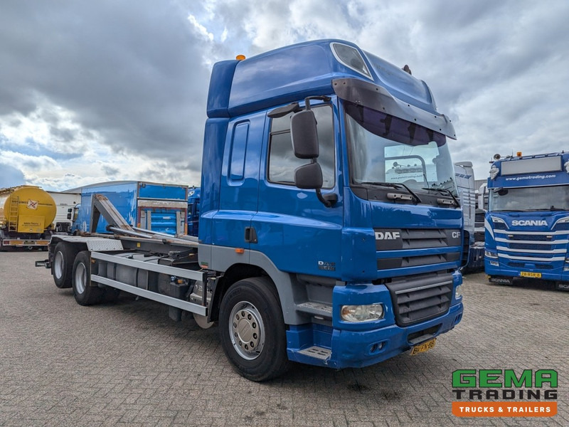 DAF FAS CF85.410 6x2 Euro5 FAS CF85.410 6x2 Spacecab Euro5 - HaakarmSysteem AJK 20T - KlapBumper - Vangmuilkoppeling - Lift-As - Hook lift: gambar 3 DAF FAS CF85.410 6x2 Euro5 FAS CF85.410 6x2 Spacecab Euro5 - HaakarmSysteem AJK 20T - KlapBumper - Vangmuilkoppeling - Lift-As - Hook lift: gambar 3