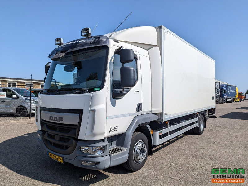 DAF LF 210 FA 4x2 Slaapcab Euro6 - Koelbak 5.5M + Konvekta/Solar-Koeler + Laadklep 1500KG - Zijdeur - 08/2025 APK - Truk berpendingin: gambar 1 DAF LF 210 FA 4x2 Slaapcab Euro6 - Koelbak 5.5M + Konvekta/Solar-Koeler + Laadklep 1500KG - Zijdeur - 08/2025 APK - Truk berpendingin: gambar 1