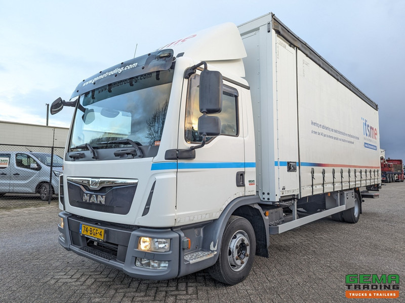 MAN TGL 12.220 4x2 Daycab Euro6 - SchuifzeilenBak 7.2M + Laadklep 2000kg - Rongpotten - Zijdeuren - Truk dengan terpal samping: gambar 1 MAN TGL 12.220 4x2 Daycab Euro6 - SchuifzeilenBak 7.2M + Laadklep 2000kg - Rongpotten - Zijdeuren - Truk dengan terpal samping: gambar 1
