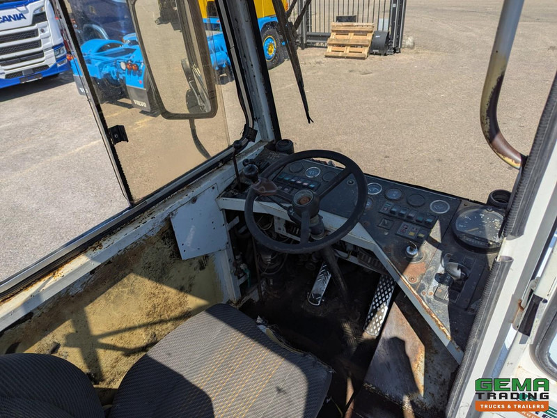 Terberg YT17 MOTOR DEFECT - MMBS Kenteken - Traktor terminal: gambar 5 Terberg YT17 MOTOR DEFECT - MMBS Kenteken - Traktor terminal: gambar 5