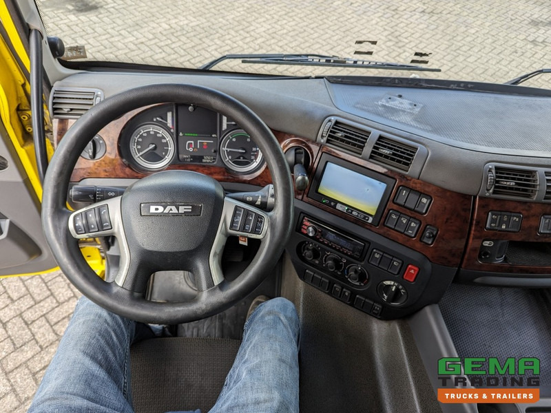 Interior photo 1: Tractor head DAF FT CF400 4x2 Euro6 FT CF400 4x2 Spacecab Euro6 - (T1413)