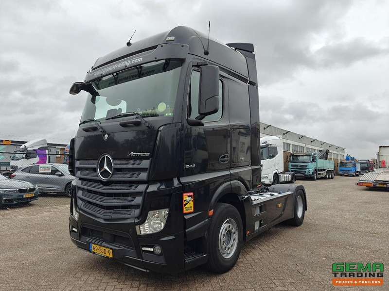 Mercedes-Benz Actros 1942 4x2 Megaspace Euro6 - Dubbele Tanks - SneeuwKettingen - SMARTTacho V2 - 02/2026 APK - Tractor head: gambar 1 Mercedes-Benz Actros 1942 4x2 Megaspace Euro6 - Dubbele Tanks - SneeuwKettingen - SMARTTacho V2 - 02/2026 APK - Tractor head: gambar 1
