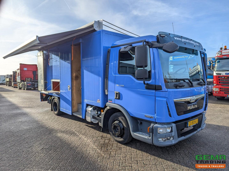 MAN TGL 7.150 4x2 Dagcabine Euro6 - Camper/Kart/Motor/ Mobiele Werkplaats - Laadklep 750KG - Zonnepaneel - Truk: gambar 3 MAN TGL 7.150 4x2 Dagcabine Euro6 - Camper/Kart/Motor/ Mobiele Werkplaats - Laadklep 750KG - Zonnepaneel - Truk: gambar 3