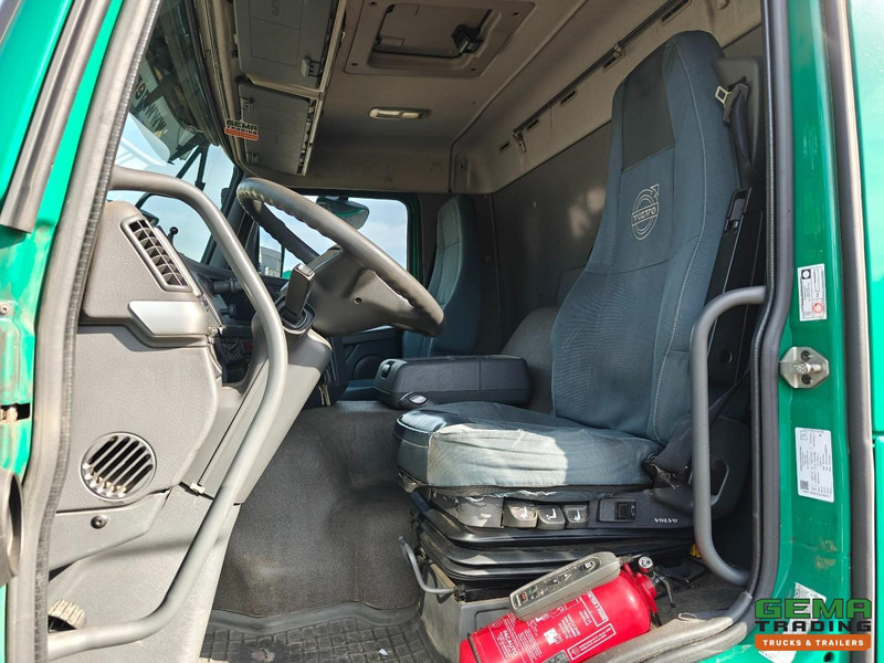 Volvo FM330 4x2 Dagcab Euro5 - KuikenBak 8.4m + Webasto Heater + Dhollandia 2000KG - Truk pengangkut hewan: gambar 5 Volvo FM330 4x2 Dagcab Euro5 - KuikenBak 8.4m + Webasto Heater + Dhollandia 2000KG - Truk pengangkut hewan: gambar 5