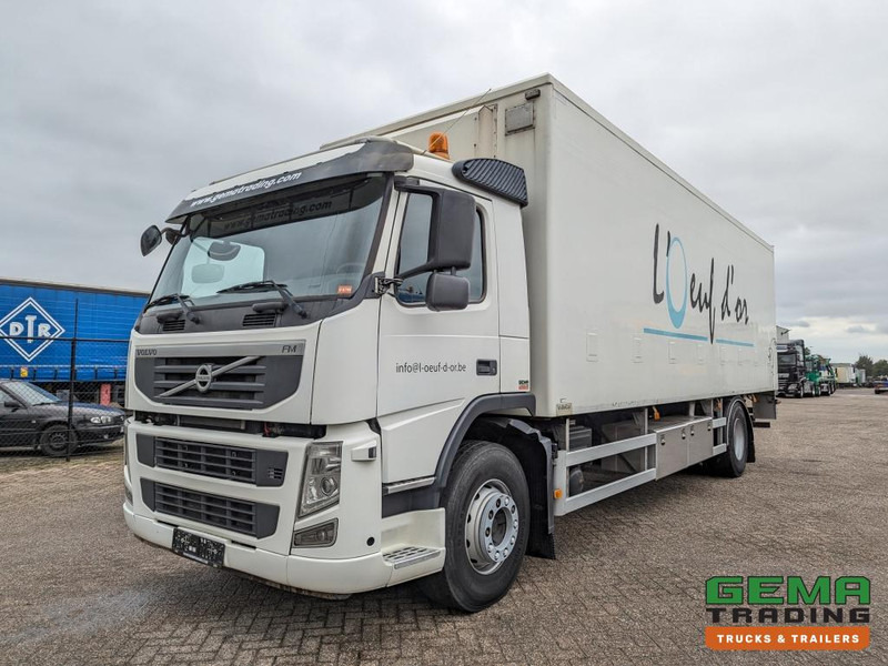 Volvo FM330 4x2 Daycab Euro5 KuikenBak 8.2m + Webasto Heater + Dhollandia 2000KG - Truk pengangkut hewan: gambar 1 Volvo FM330 4x2 Daycab Euro5 KuikenBak 8.2m + Webasto Heater + Dhollandia 2000KG - Truk pengangkut hewan: gambar 1