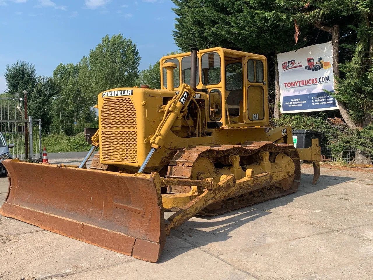 CAT Caterpillar D7E Bulldozer with ripper CLUTCH DEF CAT D7E Bulldozer with ripper CLUTCH DEFECT - Bulldozer: gambar 2 CAT Caterpillar D7E Bulldozer with ripper CLUTCH DEF CAT D7E Bulldozer with ripper CLUTCH DEFECT - Bulldozer: gambar 2