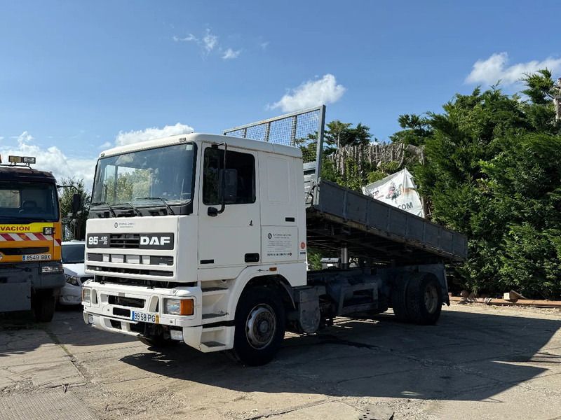 DAF 95.430 ATI 4X2 Tipper SPRING/AIR ZF MAN GEARBOX - Truk jungkit: gambar 2 DAF 95.430 ATI 4X2 Tipper SPRING/AIR ZF MAN GEARBOX - Truk jungkit: gambar 2