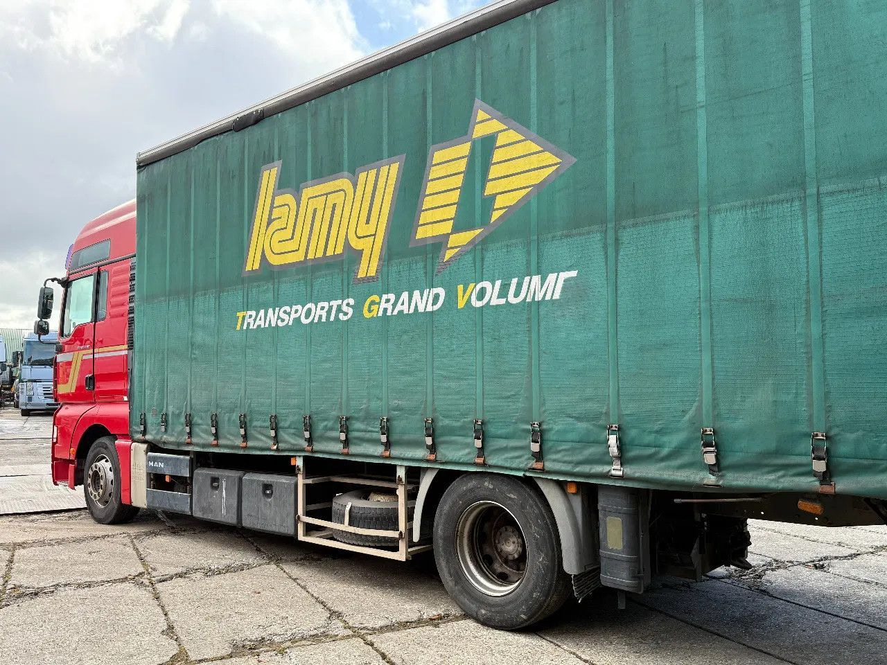 MAN TGA 18.440 4X2 BOX Spring/Air EURO3 Retarder ZF - Truk box: gambar 3 MAN TGA 18.440 4X2 BOX Spring/Air EURO3 Retarder ZF - Truk box: gambar 3