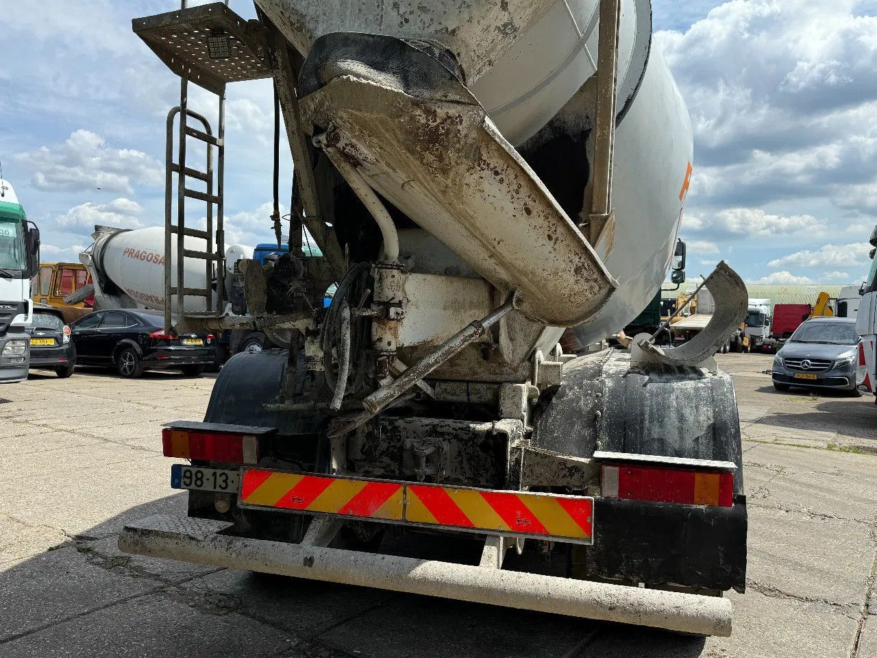 MAN TGA 35.360 8X4 CIFA Beton Mixer Spring/Spring ZF - Truk pengaduk beton: gambar 5 MAN TGA 35.360 8X4 CIFA Beton Mixer Spring/Spring ZF - Truk pengaduk beton: gambar 5