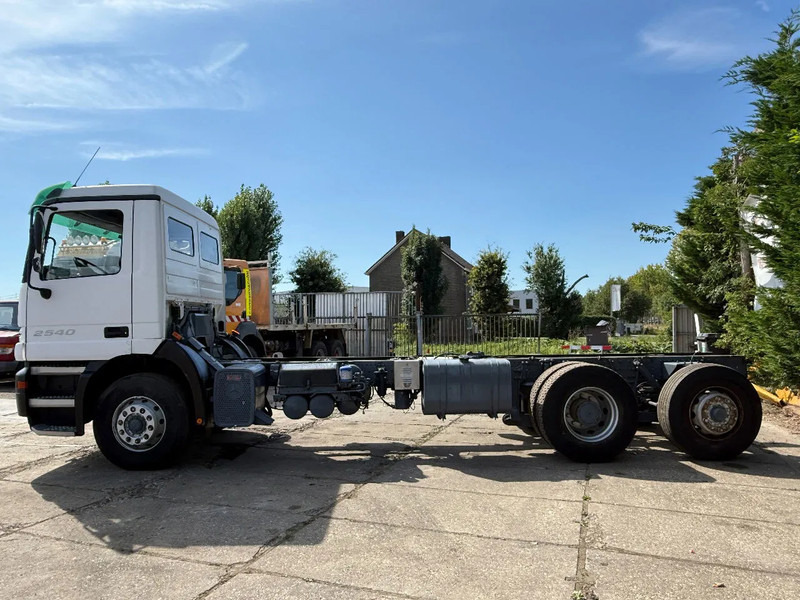 Mercedes-Benz Actros 2540 V6 6X2 Chassis Spring/Air Manual gearbox - Truk sasis: gambar 3 Mercedes-Benz Actros 2540 V6 6X2 Chassis Spring/Air Manual gearbox - Truk sasis: gambar 3