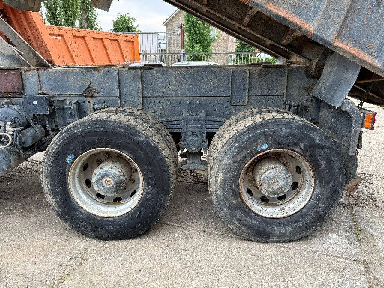 Mercedes-Benz Actros 4140 V6 8X4 Tipper Spring/Spring Manual G - Truk jungkit: gambar 4 Mercedes-Benz Actros 4140 V6 8X4 Tipper Spring/Spring Manual G - Truk jungkit: gambar 4