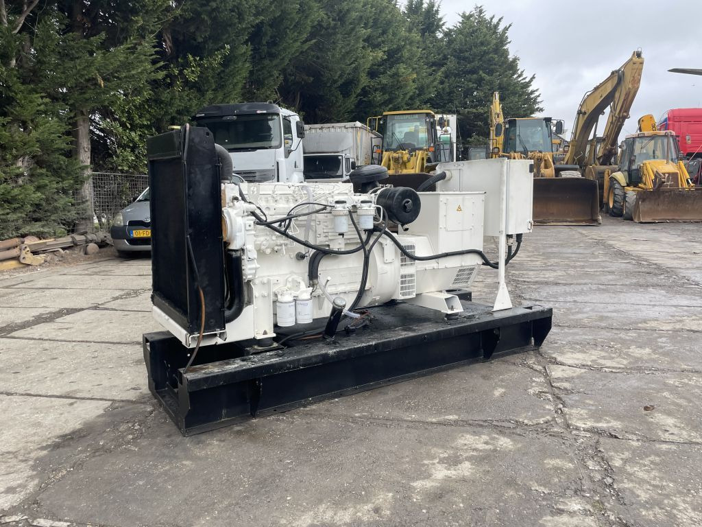Perkins 100 KVA Generator 3 Phase Perkins 100 KVA Generator 3 Phase - Genset: gambar 4 Perkins 100 KVA Generator 3 Phase Perkins 100 KVA Generator 3 Phase - Genset: gambar 4