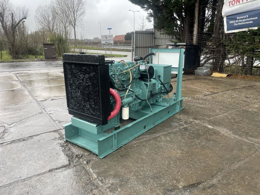 Perkins 85 KVA Generator 3 Phase Perkins 85 KVA Generator 3 Phase - Genset: gambar 2 Perkins 85 KVA Generator 3 Phase Perkins 85 KVA Generator 3 Phase - Genset: gambar 2