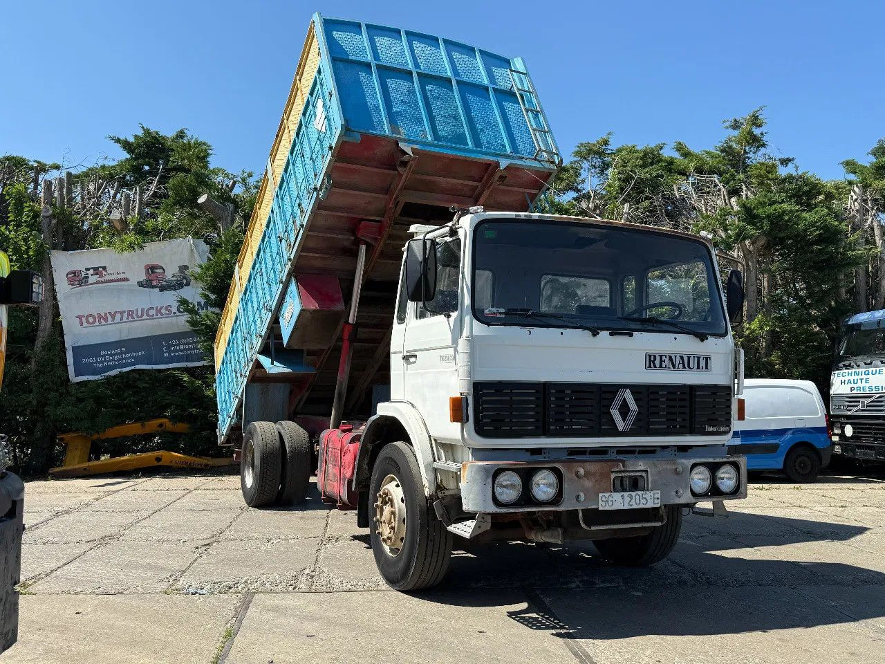 Renault G230 4X2 Tipper Spring/Spring Manual Gearbox - Truk jungkit: gambar 1 Renault G230 4X2 Tipper Spring/Spring Manual Gearbox - Truk jungkit: gambar 1