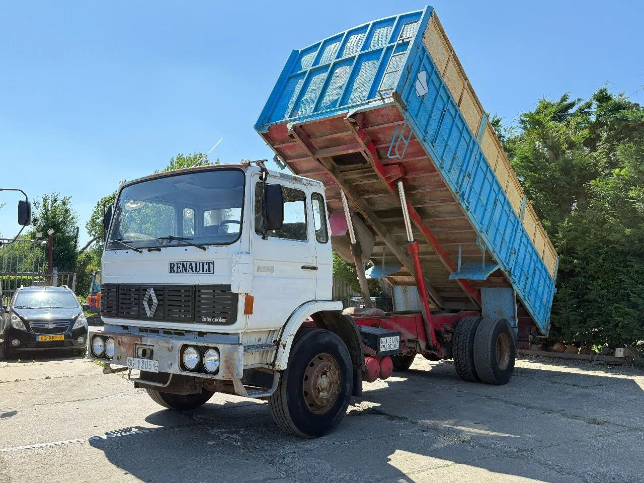 Renault G230 4X2 Tipper Spring/Spring Manual Gearbox - Truk jungkit: gambar 2 Renault G230 4X2 Tipper Spring/Spring Manual Gearbox - Truk jungkit: gambar 2