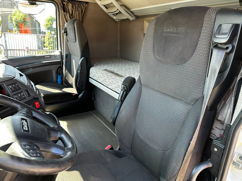 Tractor head DAF XF 460 4X2 Tractor-unit Spring/Air Retarder ACC Euro6: gambar 10 Tractor head DAF XF 460 4X2 Tractor-unit Spring/Air Retarder ACC Euro6: gambar 10