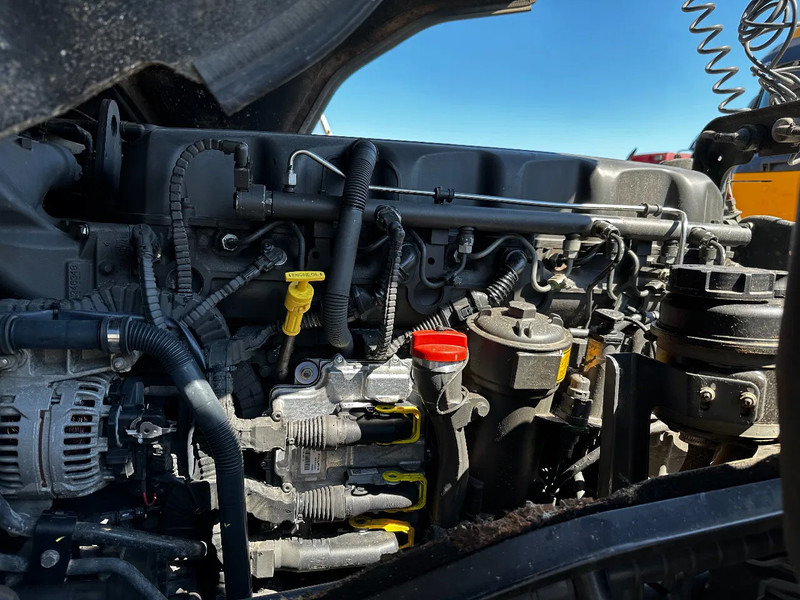 Tractor head DAF XF 460 4X2 Tractor-unit Spring/Air Retarder ACC Euro6: gambar 15 Tractor head DAF XF 460 4X2 Tractor-unit Spring/Air Retarder ACC Euro6: gambar 15