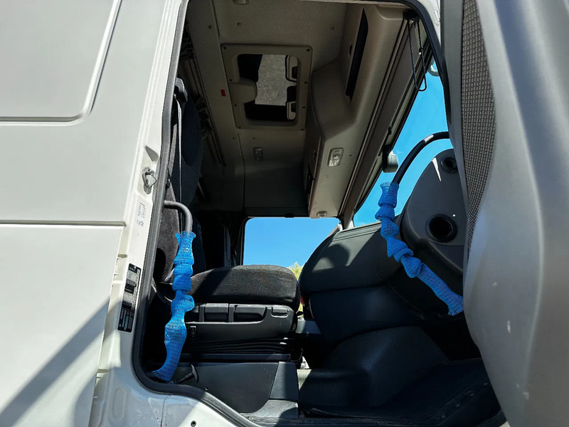 Tractor head DAF XF 460 4X2 Tractor-unit Spring/Air Retarder ACC Euro6: gambar 7 Tractor head DAF XF 460 4X2 Tractor-unit Spring/Air Retarder ACC Euro6: gambar 7