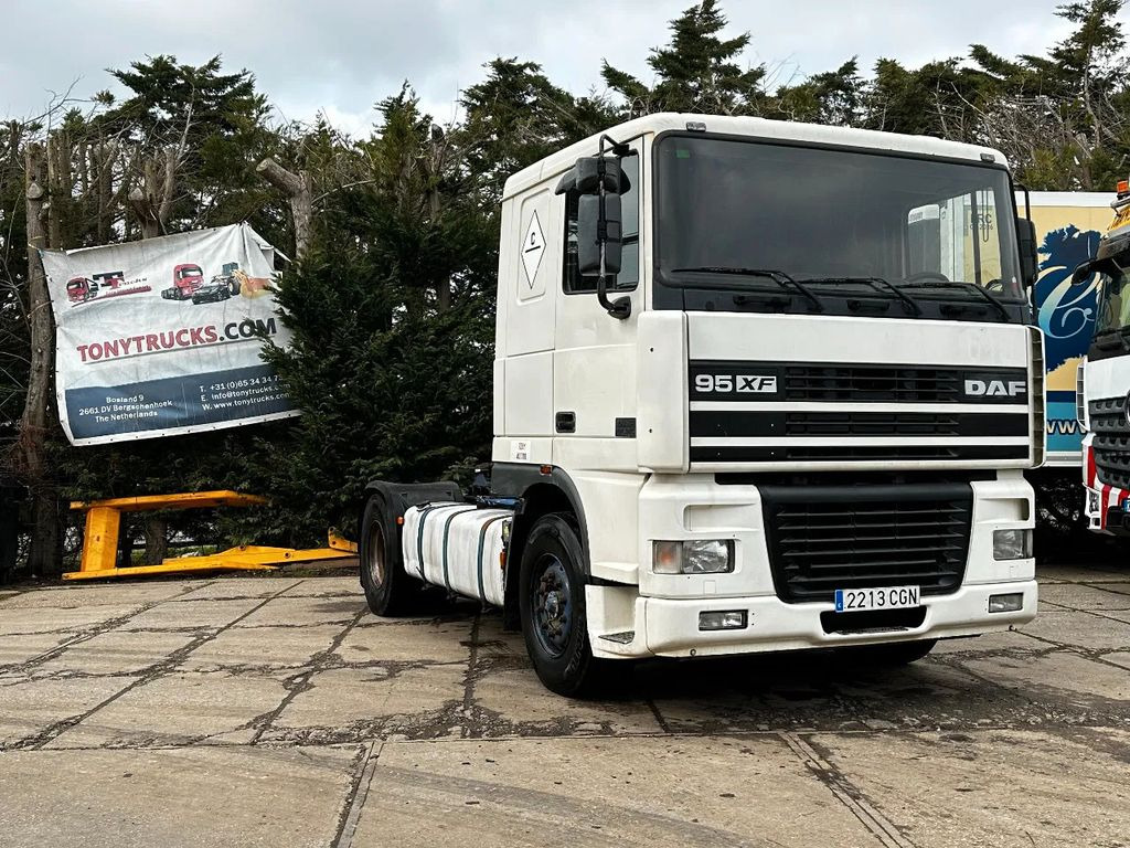 DAF XF 95.380 4X2 Tractor-unit Spring/Air ZF Manual - Tractor head: gambar 1 DAF XF 95.380 4X2 Tractor-unit Spring/Air ZF Manual - Tractor head: gambar 1
