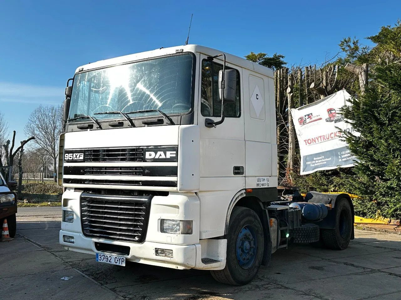 DAF XF 95.380 4X2 Tractor-unit Spring/Air ZF Manual DAF XF 95.380 4X2 Tractor-unit Spring/Air ZF Manual - Tractor head: gambar 2 DAF XF 95.380 4X2 Tractor-unit Spring/Air ZF Manual DAF XF 95.380 4X2 Tractor-unit Spring/Air ZF Manual - Tractor head: gambar 2