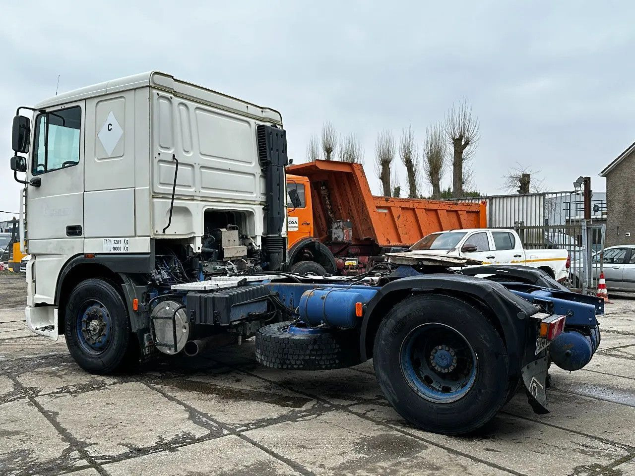 DAF XF 95.380 4X2 Tractor-unit Spring/Air ZF Manual DAF XF 95.380 4X2 Tractor-unit Spring/Air ZF Manual - Tractor head: gambar 3 DAF XF 95.380 4X2 Tractor-unit Spring/Air ZF Manual DAF XF 95.380 4X2 Tractor-unit Spring/Air ZF Manual - Tractor head: gambar 3