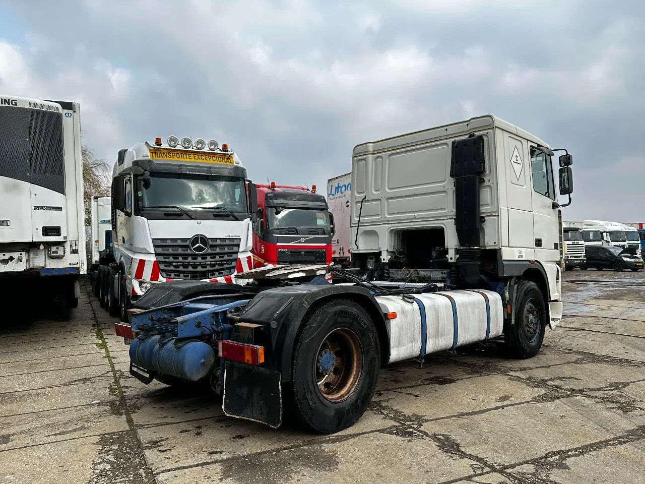 DAF XF 95.380 4X2 Tractor-unit Spring/Air ZF Manual DAF XF 95.380 4X2 Tractor-unit Spring/Air ZF Manual - Tractor head: gambar 4 DAF XF 95.380 4X2 Tractor-unit Spring/Air ZF Manual DAF XF 95.380 4X2 Tractor-unit Spring/Air ZF Manual - Tractor head: gambar 4