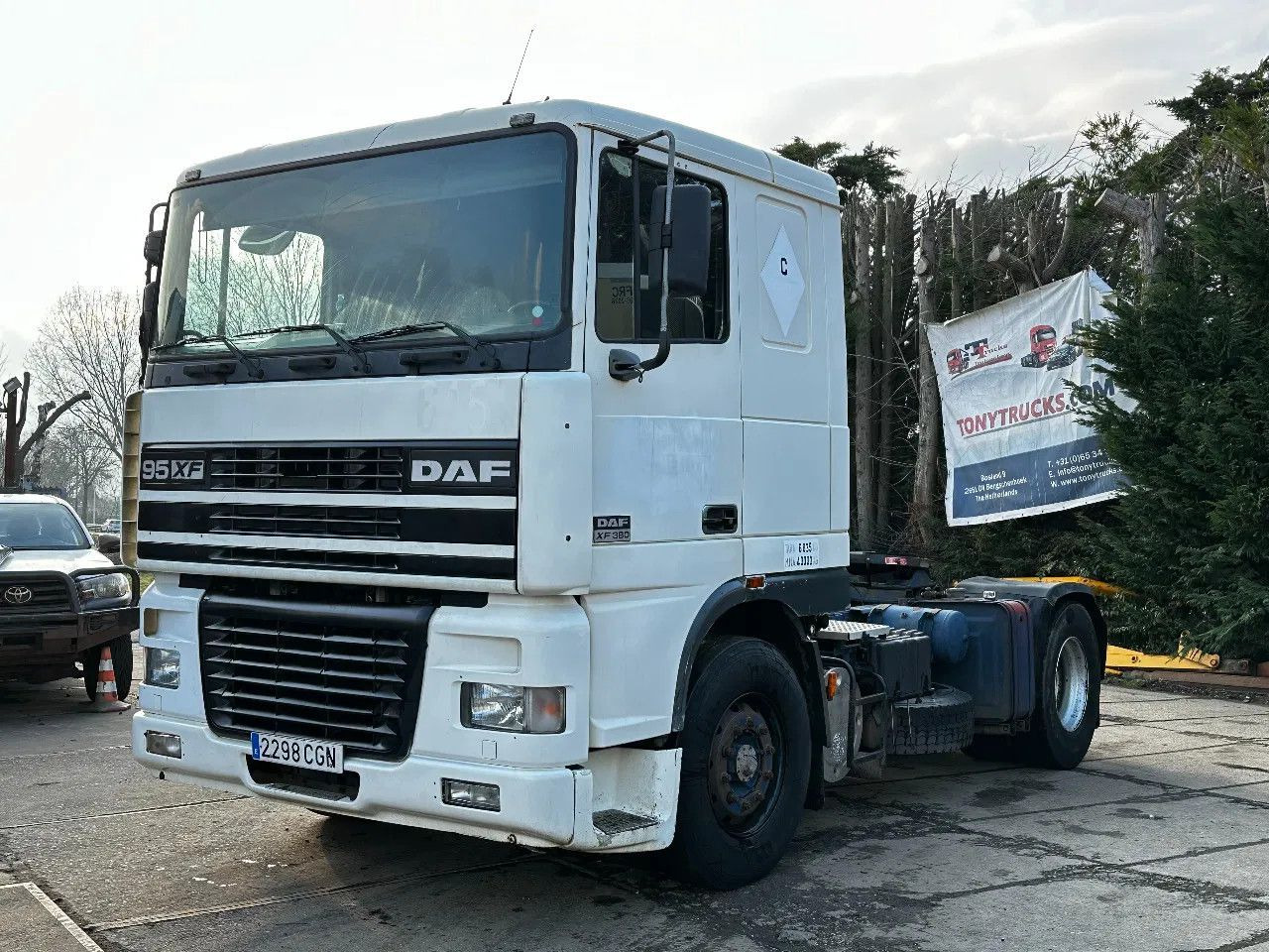 DAF XF 95.380 4X2 Tractor-unit Spring/Air ZF Manual DAF XF 95.380 4X2 Tractor-unit Spring/Air ZF Manual - Tractor head: gambar 2 DAF XF 95.380 4X2 Tractor-unit Spring/Air ZF Manual DAF XF 95.380 4X2 Tractor-unit Spring/Air ZF Manual - Tractor head: gambar 2