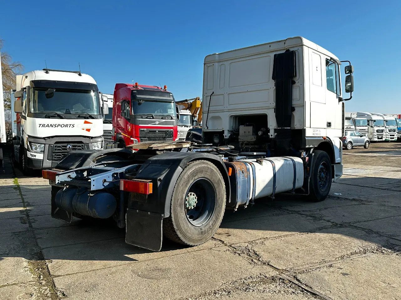 DAF XF 95.380 4X2 Tractor-unit Spring/Air ZF Manual DAF XF 95.380 4X2 Tractor-unit Spring/Air ZF Manual - Tractor head: gambar 4 DAF XF 95.380 4X2 Tractor-unit Spring/Air ZF Manual DAF XF 95.380 4X2 Tractor-unit Spring/Air ZF Manual - Tractor head: gambar 4