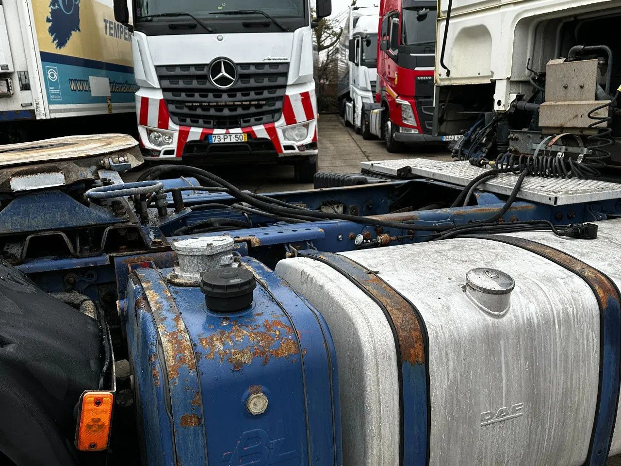 DAF XF 95.380 4X2 Tractor-unit Spring/Air ZF Manual DAF XF 95.380 4X2 Tractor-unit Spring/Air ZF Manual - Tractor head: gambar 5 DAF XF 95.380 4X2 Tractor-unit Spring/Air ZF Manual DAF XF 95.380 4X2 Tractor-unit Spring/Air ZF Manual - Tractor head: gambar 5