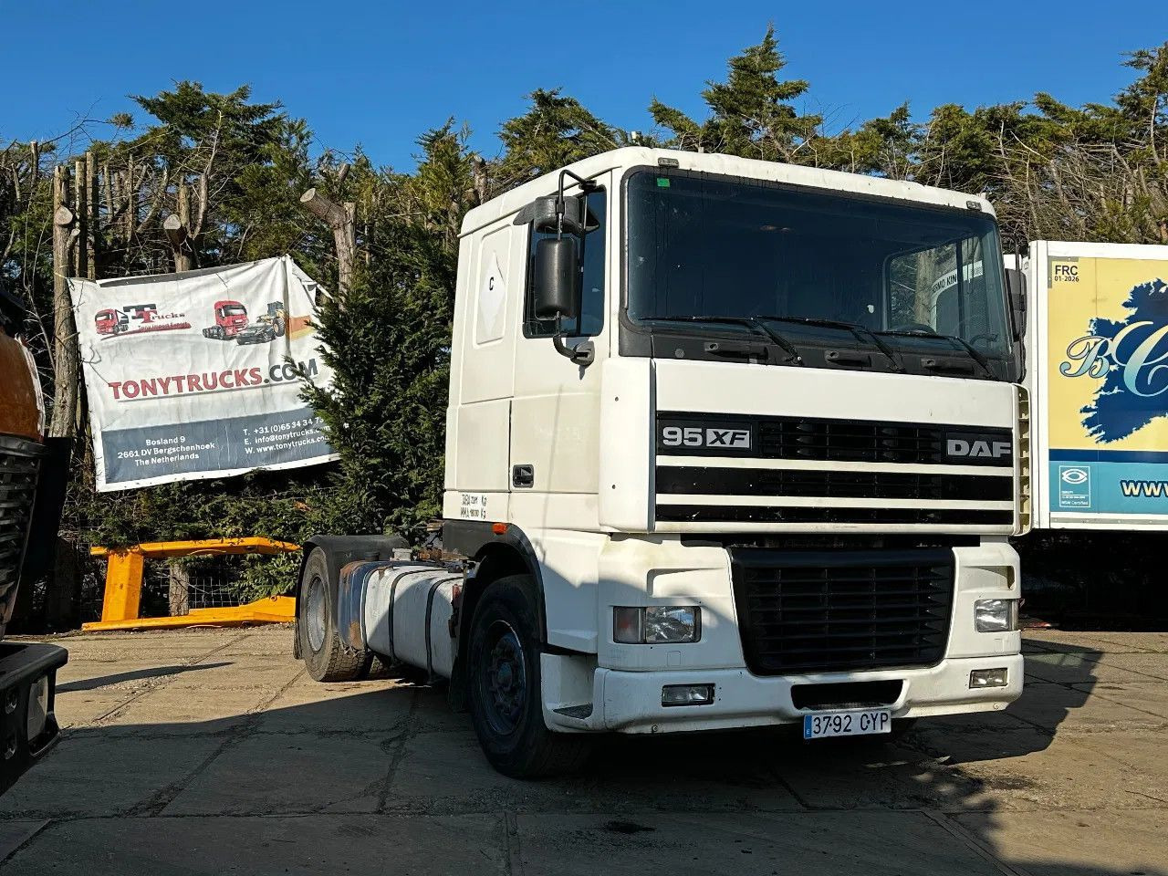 DAF XF 95.380 4X2 Tractor-unit Spring/Air ZF Manual DAF XF 95.380 4X2 Tractor-unit Spring/Air ZF Manual - Tractor head: gambar 1 DAF XF 95.380 4X2 Tractor-unit Spring/Air ZF Manual DAF XF 95.380 4X2 Tractor-unit Spring/Air ZF Manual - Tractor head: gambar 1