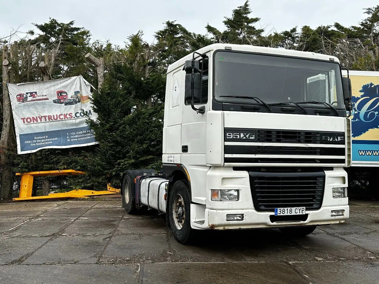 DAF XF 95.380 4X2 Tractor-unit Spring/Air ZF Manual DAF XF 95.380 4X2 Tractor-unit Spring/Air ZF Manual - Tractor head: gambar 1 DAF XF 95.380 4X2 Tractor-unit Spring/Air ZF Manual DAF XF 95.380 4X2 Tractor-unit Spring/Air ZF Manual - Tractor head: gambar 1