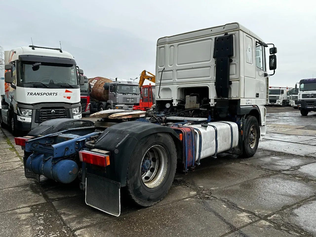 DAF XF 95.380 4X2 Tractor-unit Spring/Air ZF Manual DAF XF 95.380 4X2 Tractor-unit Spring/Air ZF Manual - Tractor head: gambar 4 DAF XF 95.380 4X2 Tractor-unit Spring/Air ZF Manual DAF XF 95.380 4X2 Tractor-unit Spring/Air ZF Manual - Tractor head: gambar 4
