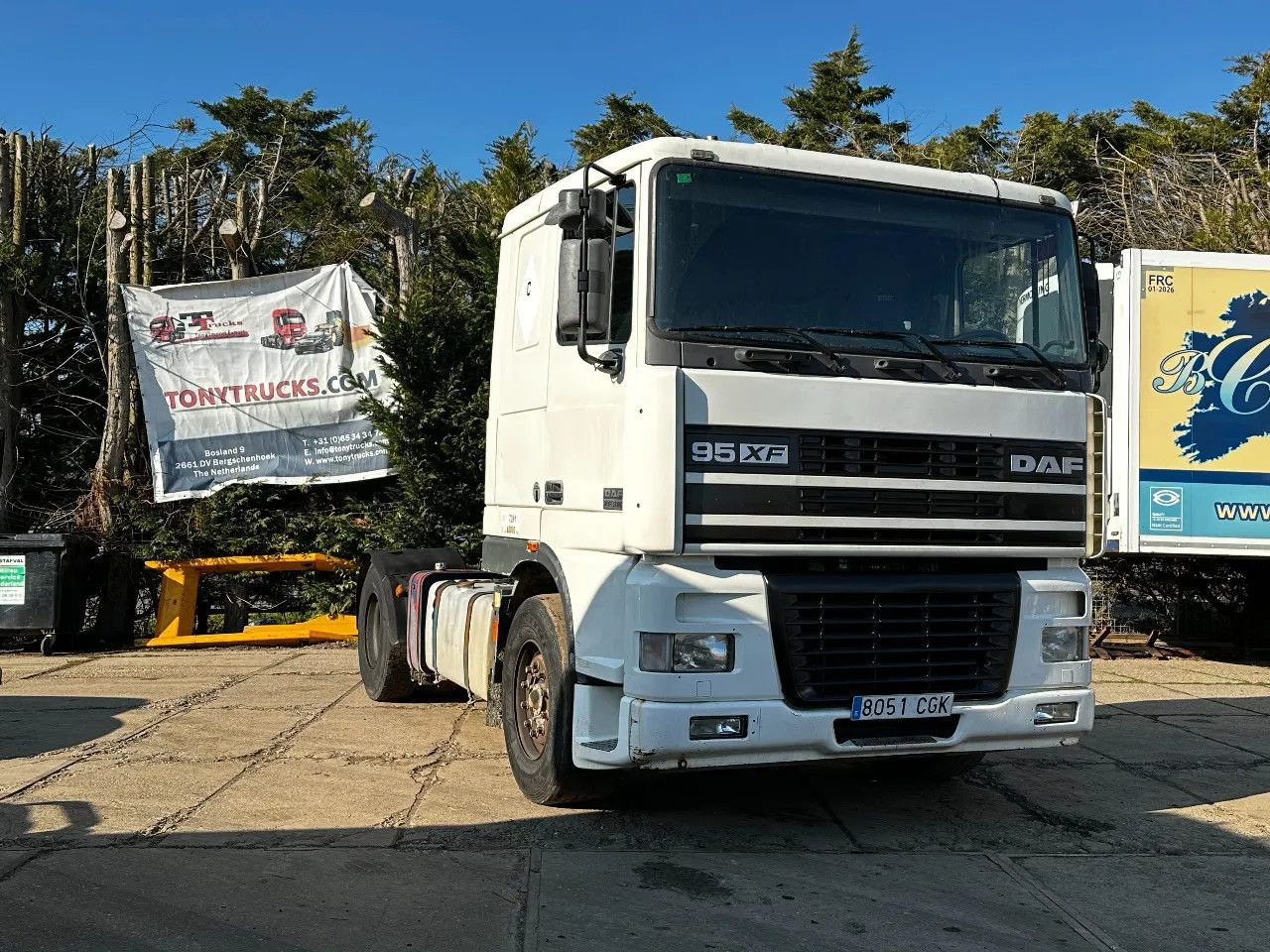 DAF XF 95.380 4X2 Tractor-unit Spring/Air ZF Manual DAF XF 95.380 4X2 Tractor-unit Spring/Air ZF Manual - Tractor head: gambar 1 DAF XF 95.380 4X2 Tractor-unit Spring/Air ZF Manual DAF XF 95.380 4X2 Tractor-unit Spring/Air ZF Manual - Tractor head: gambar 1