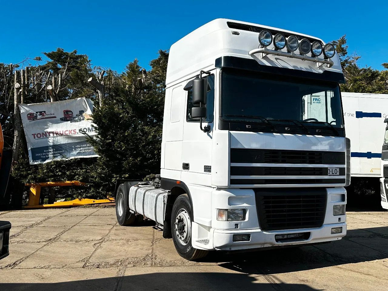 DAF XF 95.480 4X2 Tractor-unit Spring/Air ZF Manual - Tractor head: gambar 1 DAF XF 95.480 4X2 Tractor-unit Spring/Air ZF Manual - Tractor head: gambar 1