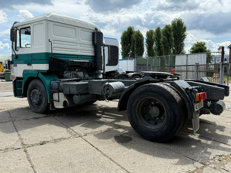 MAN 19.403 4X2 Tractor-unit Spring/Air ZF Manual Gear Low cabine - Tractor head: gambar 3 MAN 19.403 4X2 Tractor-unit Spring/Air ZF Manual Gear Low cabine - Tractor head: gambar 3