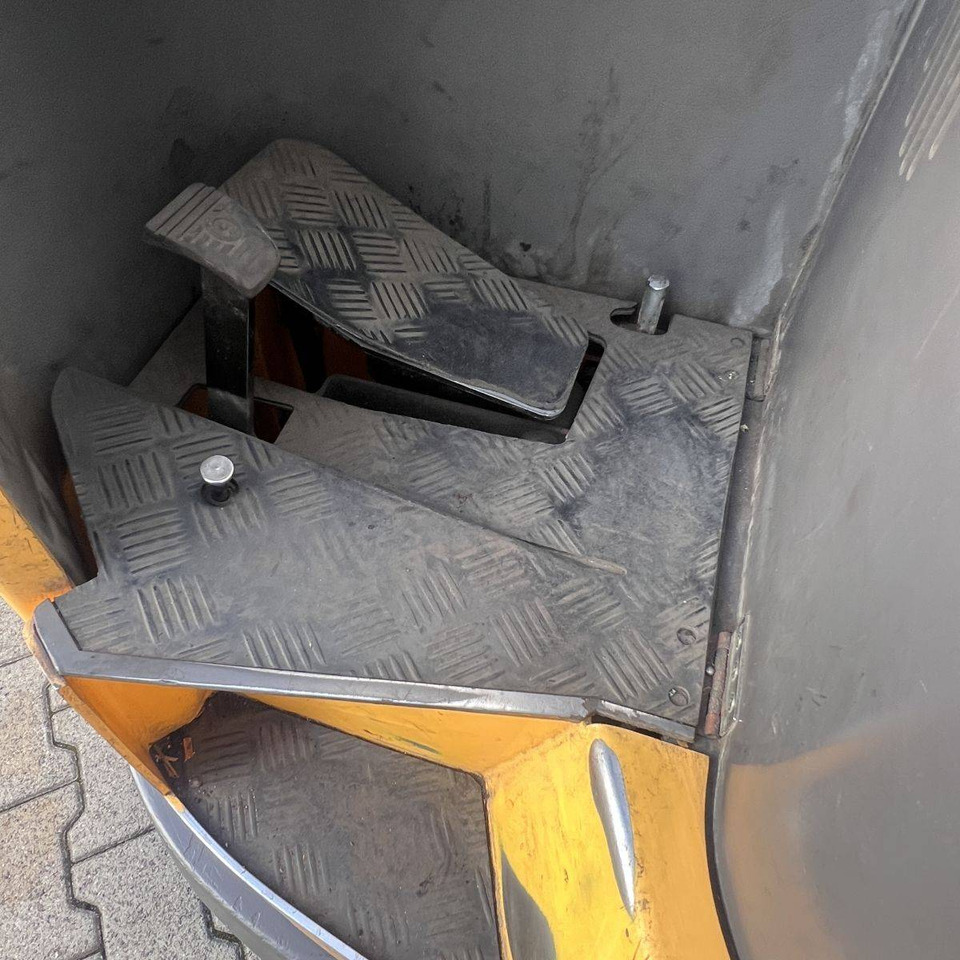 Loader empat arah Atlet 200DTFVRE735UFS: gambar 10 Loader empat arah Atlet 200DTFVRE735UFS: gambar 10