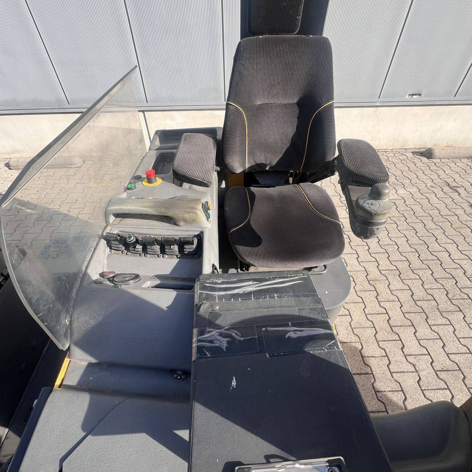 Loader empat arah Atlet 200DTFVRE735UFS: gambar 7 Loader empat arah Atlet 200DTFVRE735UFS: gambar 7